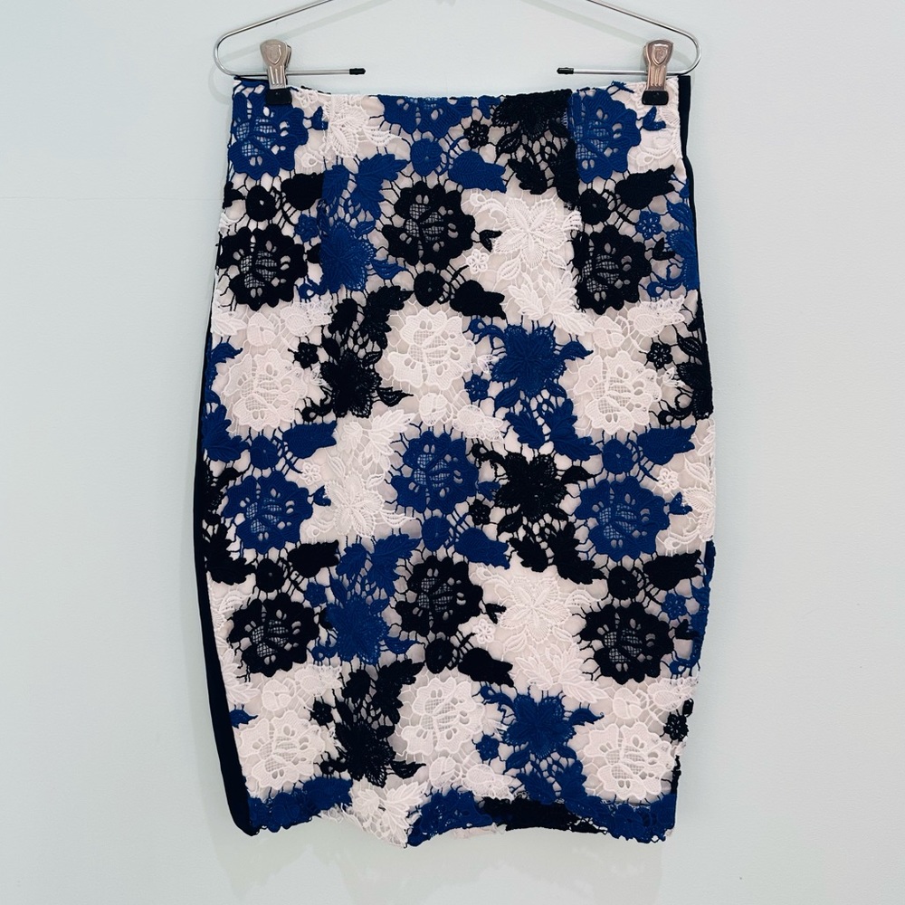 Like New Calvin Klein Floral Crochet Pencil Skirt Size 4